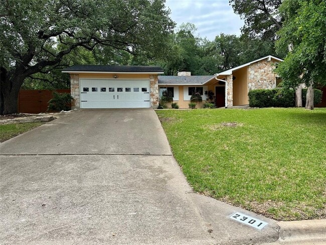 Building Photo - 2301 Barton Hills Dr