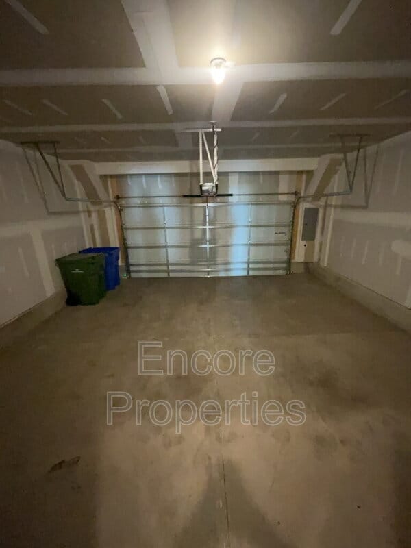 Building Photo - 305 Ribbon Rail St