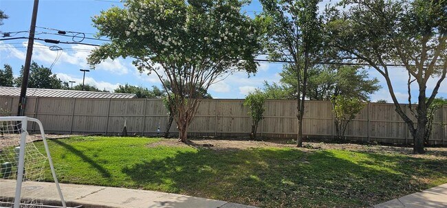 Building Photo - 11505 Emerald Falls Dr