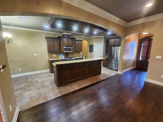 Building Photo - 4 Bedroom 2 Bath (Gardens Of Southgate)