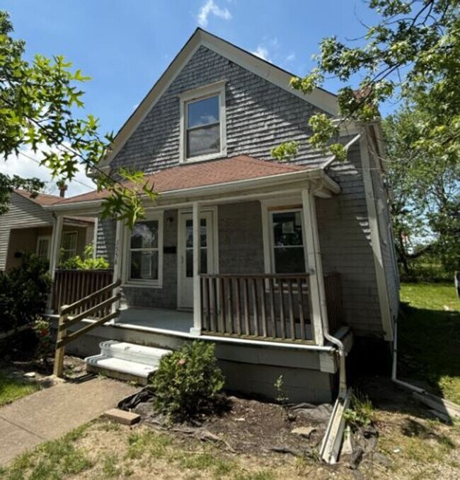 Primary Photo - Section 8 Accepted! Spacious Newly Renovat...