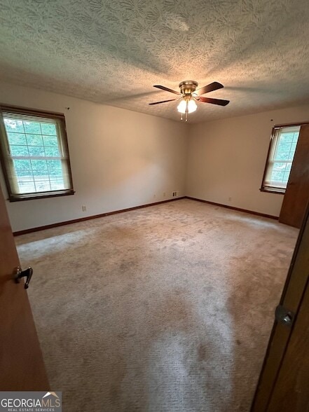 Building Photo - 145 Redwood Cir