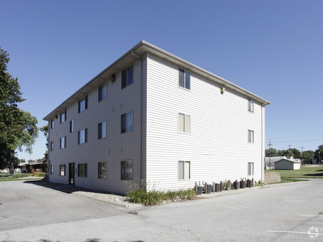 Building Photo - 5012 S 136th St