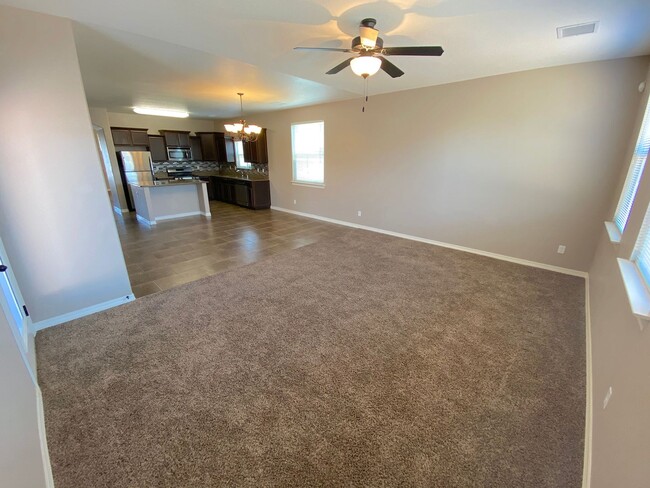 Building Photo - East El Paso LARGE 4 bed Refrig A/C!