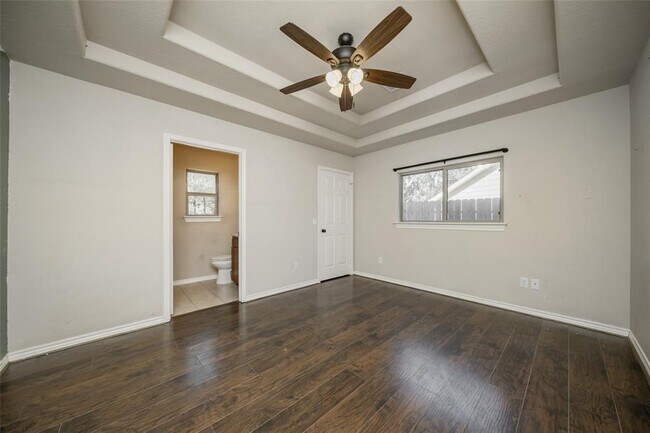 Building Photo - 10685 Royal Cavins Dr