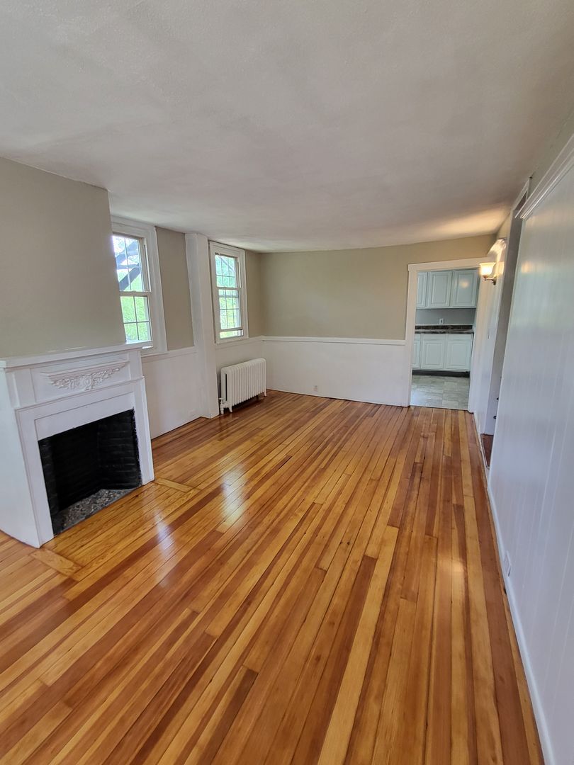 Building Photo - 363 Waterman Ave