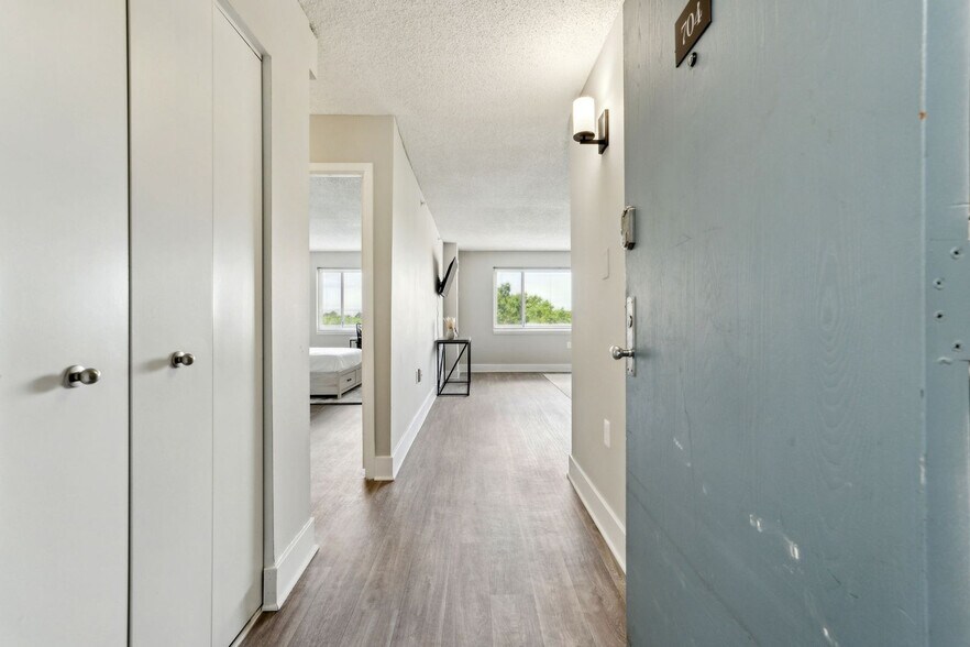 Building Photo - 1711 Bellevue Ave