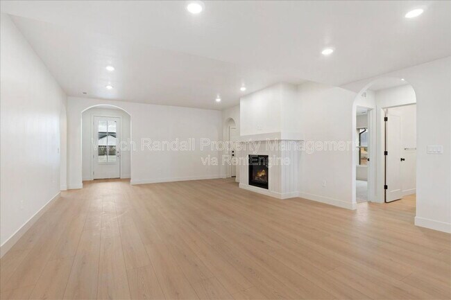 Building Photo - 834 E 300 N