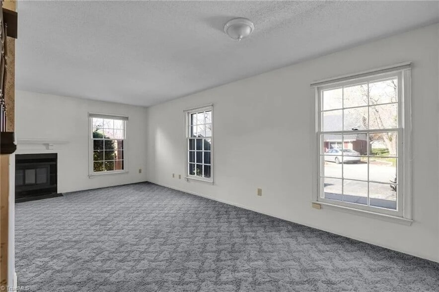 Building Photo - 205 N Rotary Dr