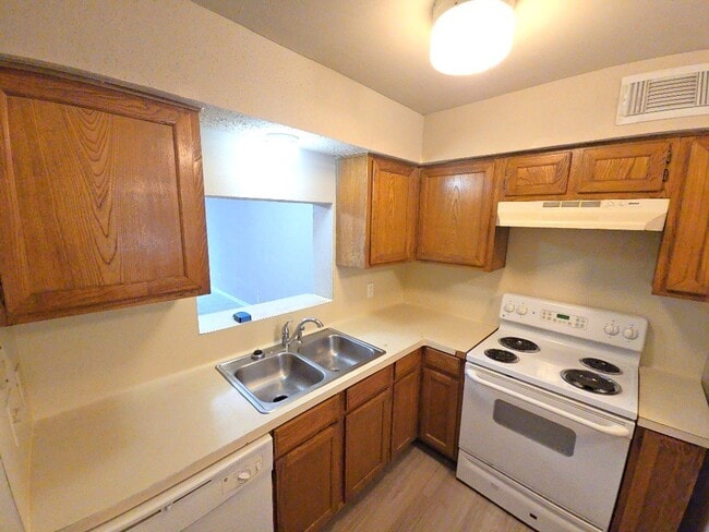 Building Photo - 15625 Weldon Dr