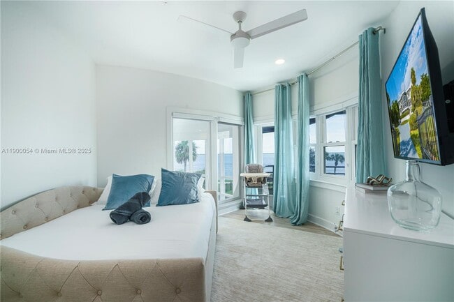 Building Photo - 2827 S Indian River Dr