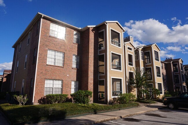 Primary Photo - Excellent Location 2 Bed 1 Bath with Firep...