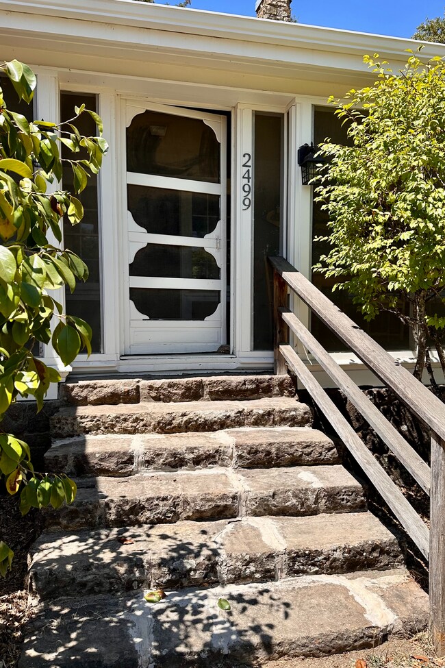 Building Photo - 2499 Madrona Ave