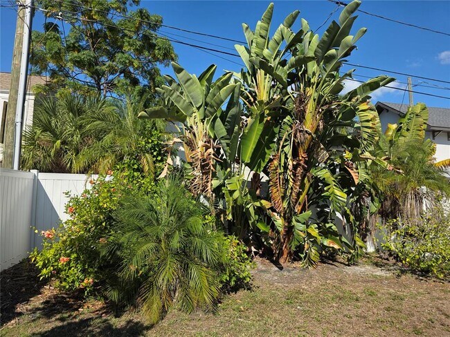 Building Photo - 775 20th Ave N