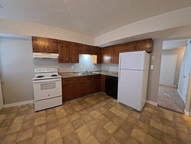 Building Photo - Townhouse off Timberlake