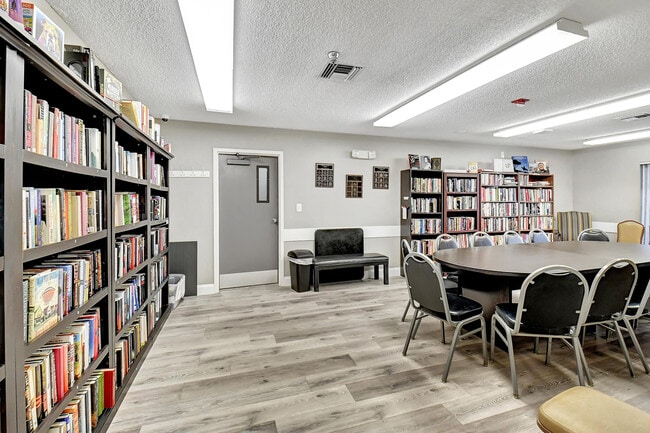 Building Photo - 8256 Summerbreeze Ln