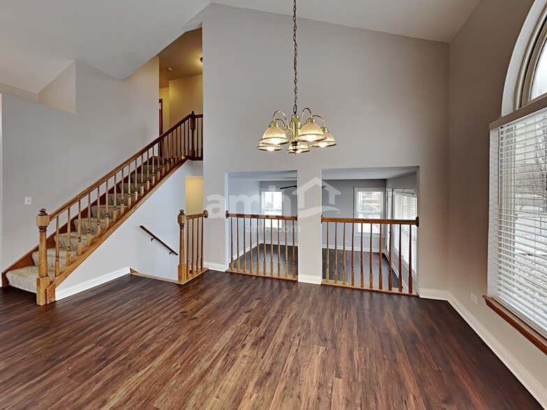 Building Photo - 571 Jenna Dr