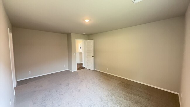 Building Photo - Welcome to your dream home in the heart of...