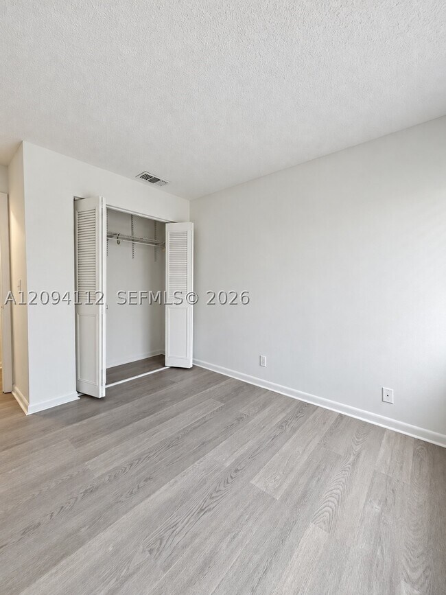 Building Photo - 5348 Bosque Ln