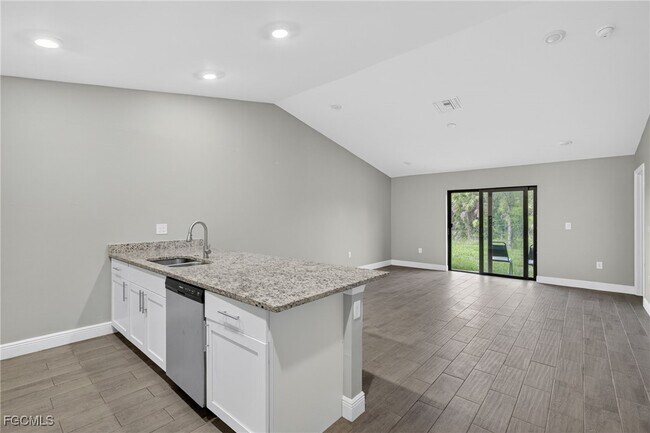 Building Photo - 839 Bedford Dr