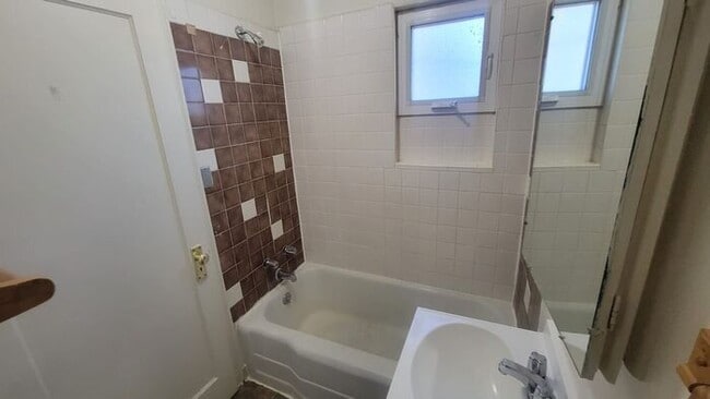 Building Photo - 1 bed 1 bath Sparks apartment For Rent