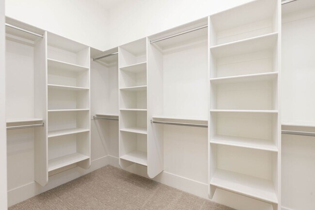 Building Photo - Brand New 6 Bed 4 Bath Rental with pool Near Sand Hollow!