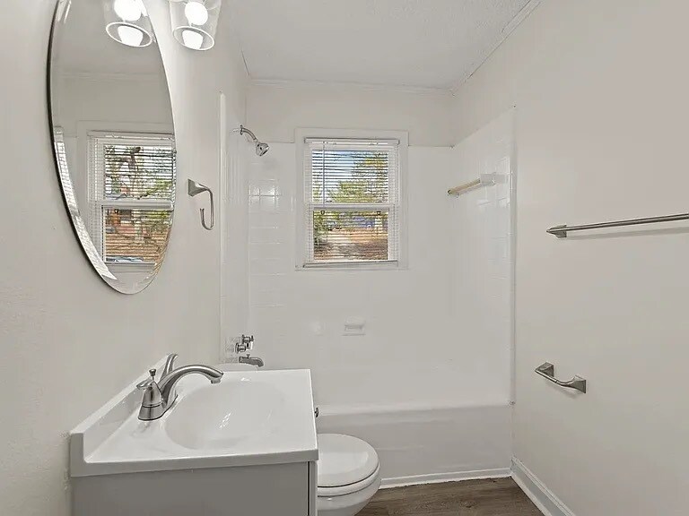 Building Photo - 407 Yardley Ct