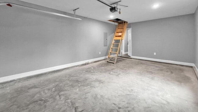 Building Photo - 303 Wright St