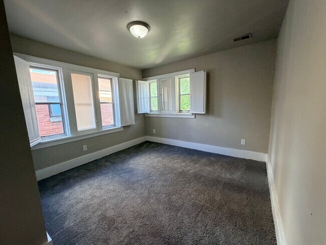 Building Photo - 3424 W Highland Blvd