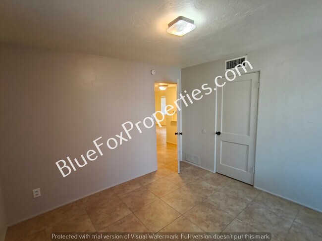 Building Photo - 907 E Weymouth St