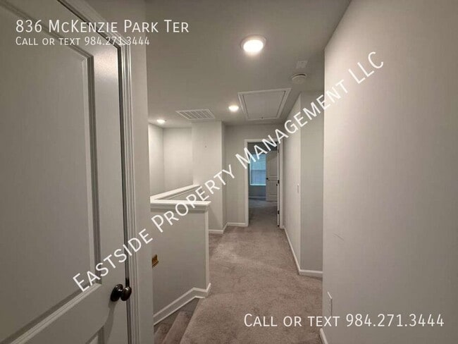 Building Photo - 836 McKenzie Pk Ter