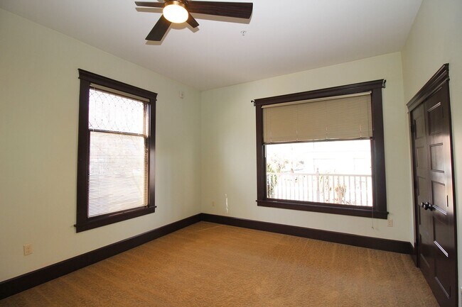 Building Photo - 1634 NW Everett St