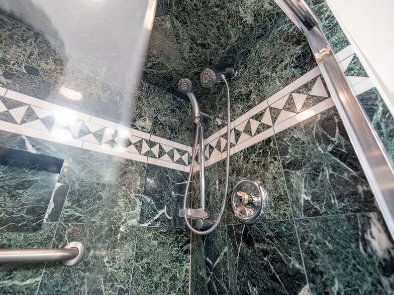 Building Photo - 3200 S Ocean Blvd