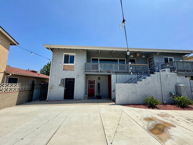 Building Photo - 2445 Juan St