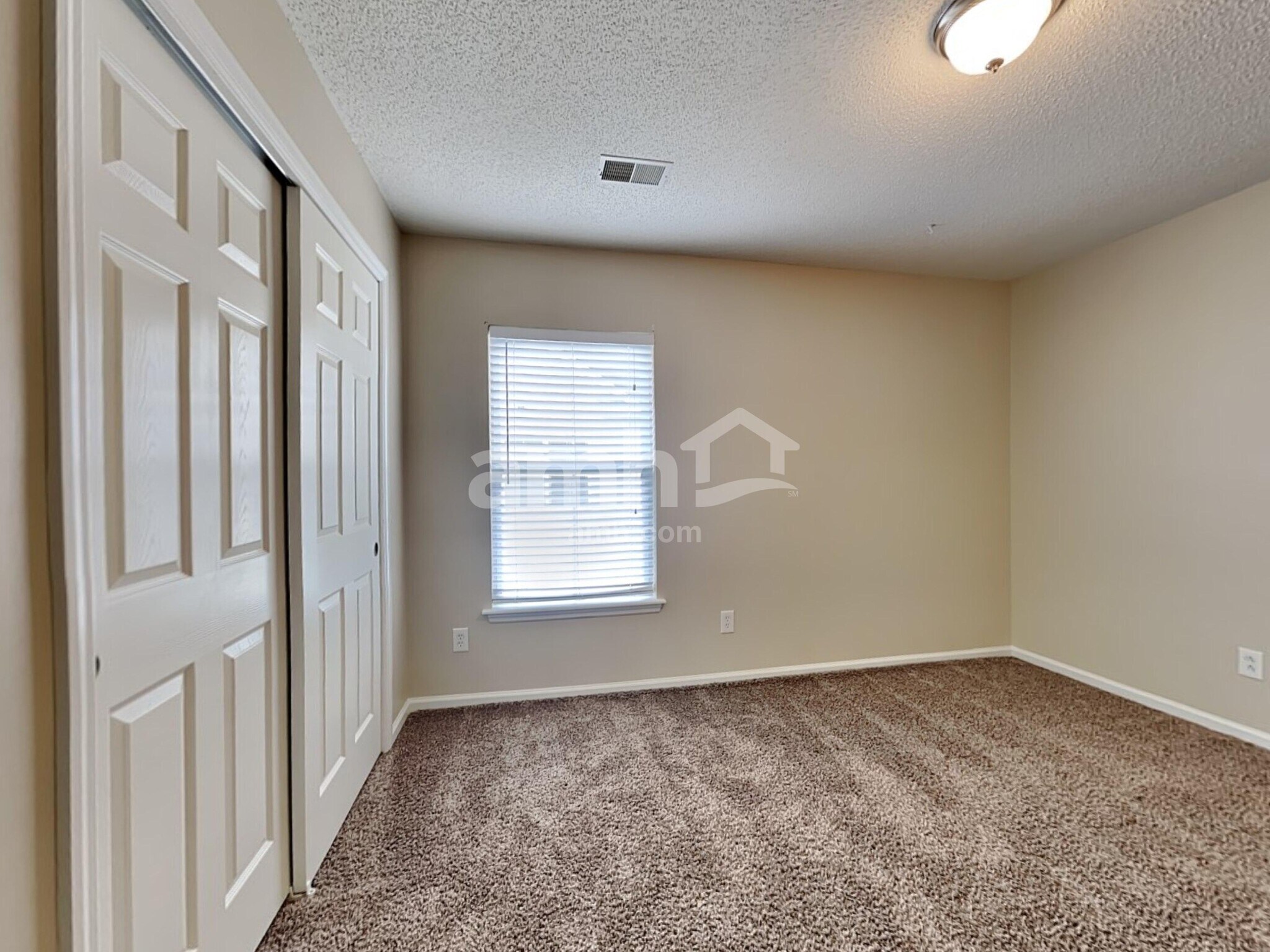 Building Photo - 60 Creek Bend Dr