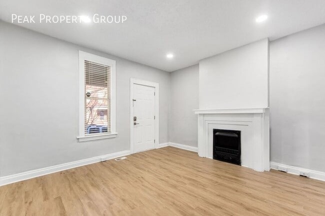 Building Photo - 419 E Mithoff St