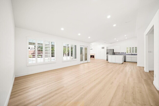 Building Photo - 37762 Drexell Dr