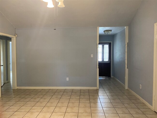 Building Photo - 10834 Sela Ln