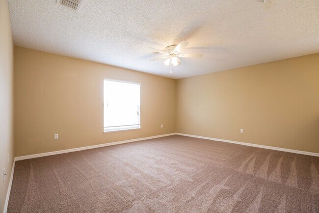 Building Photo - 2712 Whispering Trails Dr