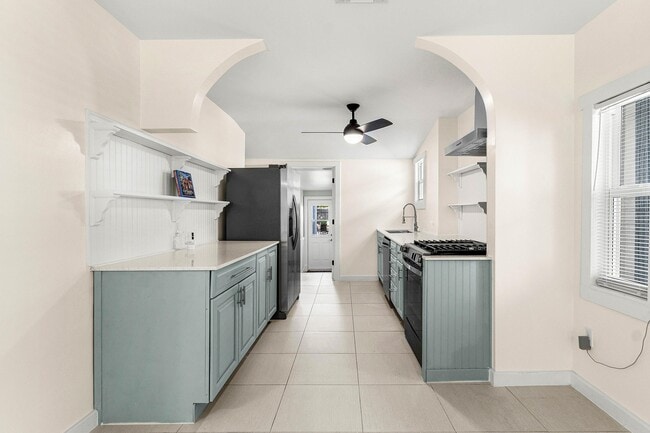 Building Photo - 409 S M St