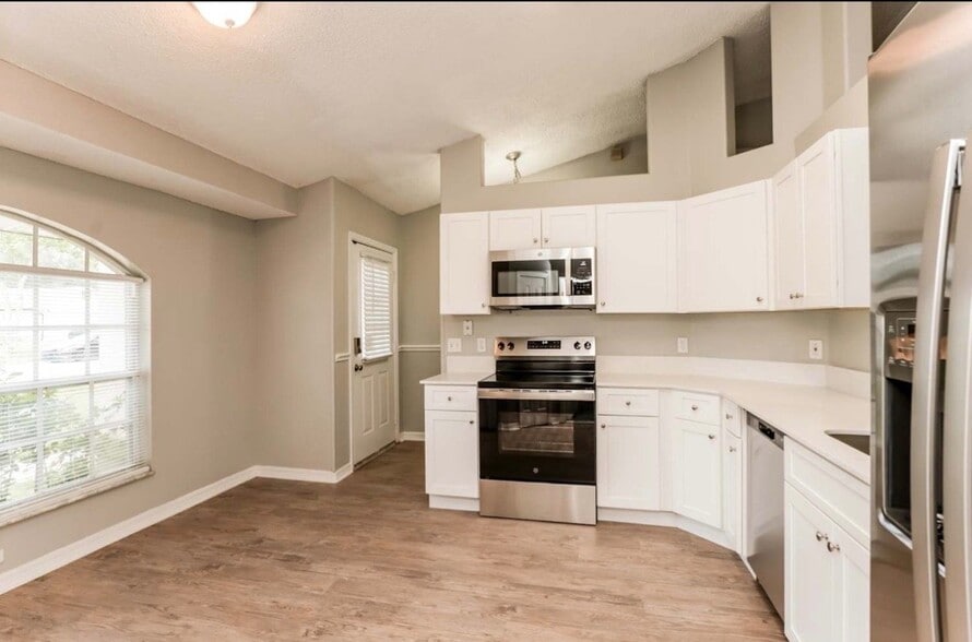 Building Photo - 1127 Cord Ct