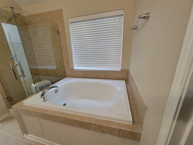 Building Photo - 15126 Summer Sunset Dr