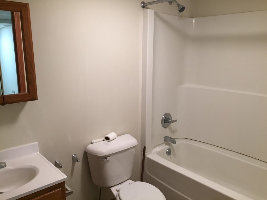 Building Photo - 109 E 2nd St