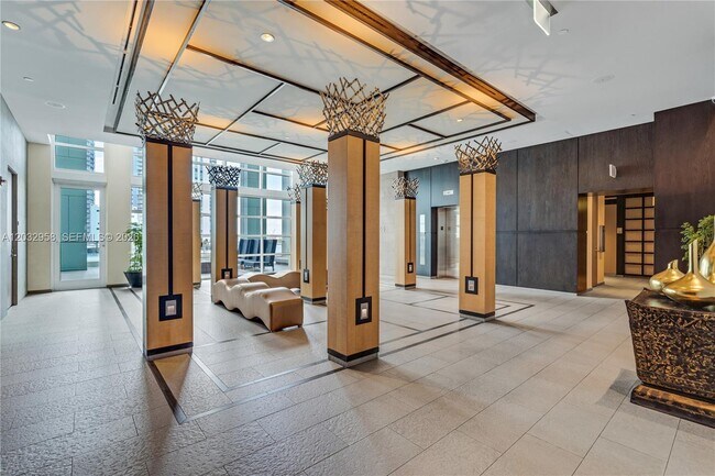 Building Photo - 900 Brickell Key Blvd