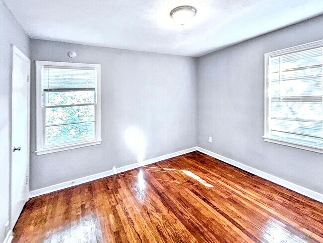 Building Photo - 1601 1st St S