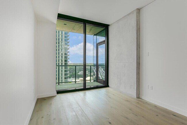 Building Photo - 610 Davis St