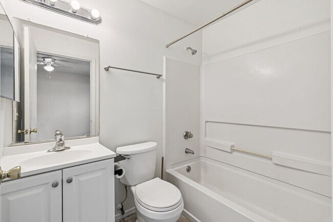 Building Photo - Spacious and Affordable 2/2 Condo In Lancelot at Winter Park