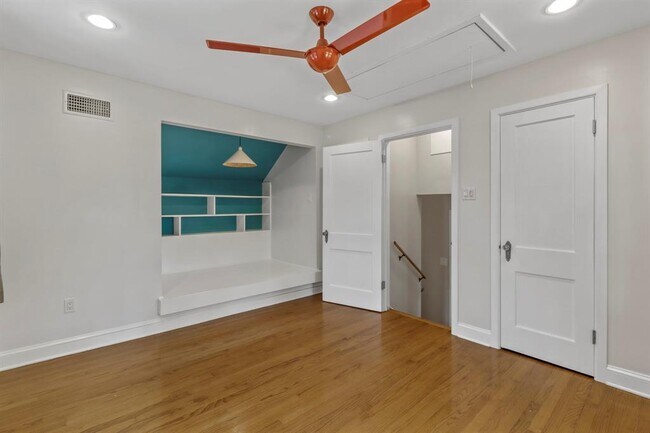 Building Photo - 307 Circle Dr