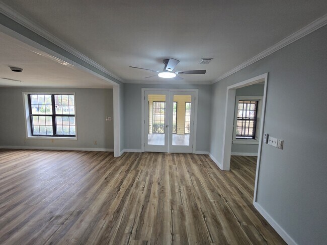 Building Photo - 1307 Point Peter Rd