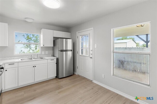 Building Photo - 108 Gm Ln